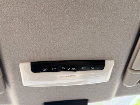 Used 2021 Nissan Kicks SV FWD image 34