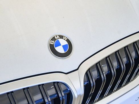 Used 2025 BMW 330i xDrive Sedan w/ Convenience Package image 8