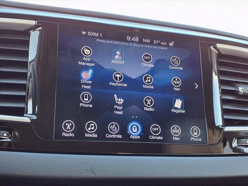 Used 2017 Chrysler Pacifica Touring-L image 4