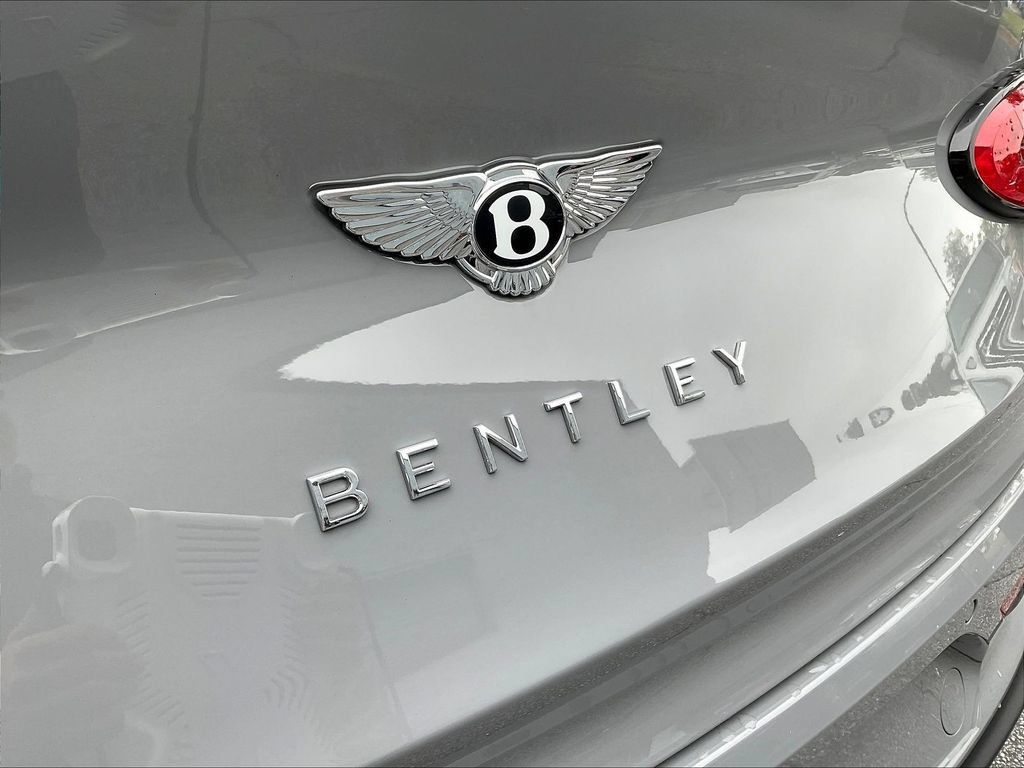 Used 2023 Bentley Bentayga Extended Wheelbase AWD/4WD image 22