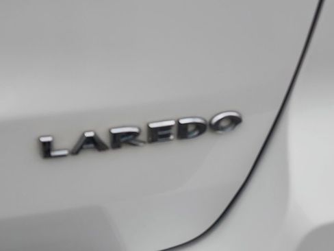 Used 2021 Jeep Grand Cherokee Laredo image 8