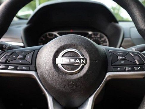 Used 2025 Nissan Altima 2.5 SV FWD image 9