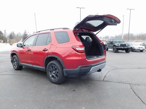 New 2025 Honda Pilot TrailSport image 32