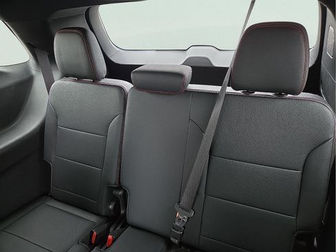 Used 2024 Chevrolet Traverse RS image 11