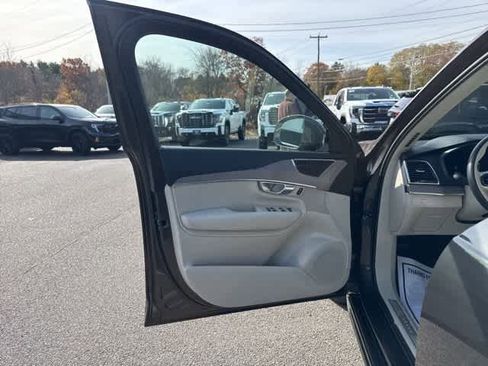 Used 2023 Volvo XC90 B6 Plus w/ Protection Package image 18