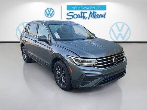 Used 2022 Volkswagen Tiguan SE FWD image 1