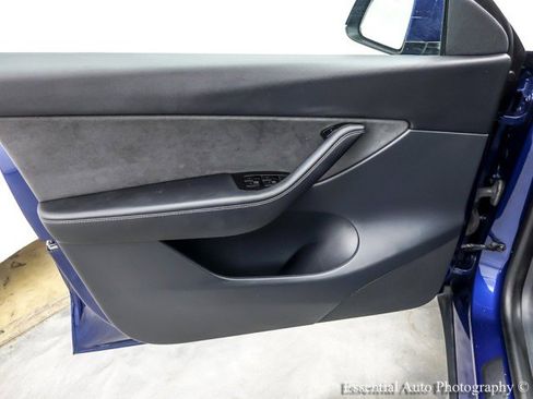 Used 2020 Tesla Model Y Long Range image 36