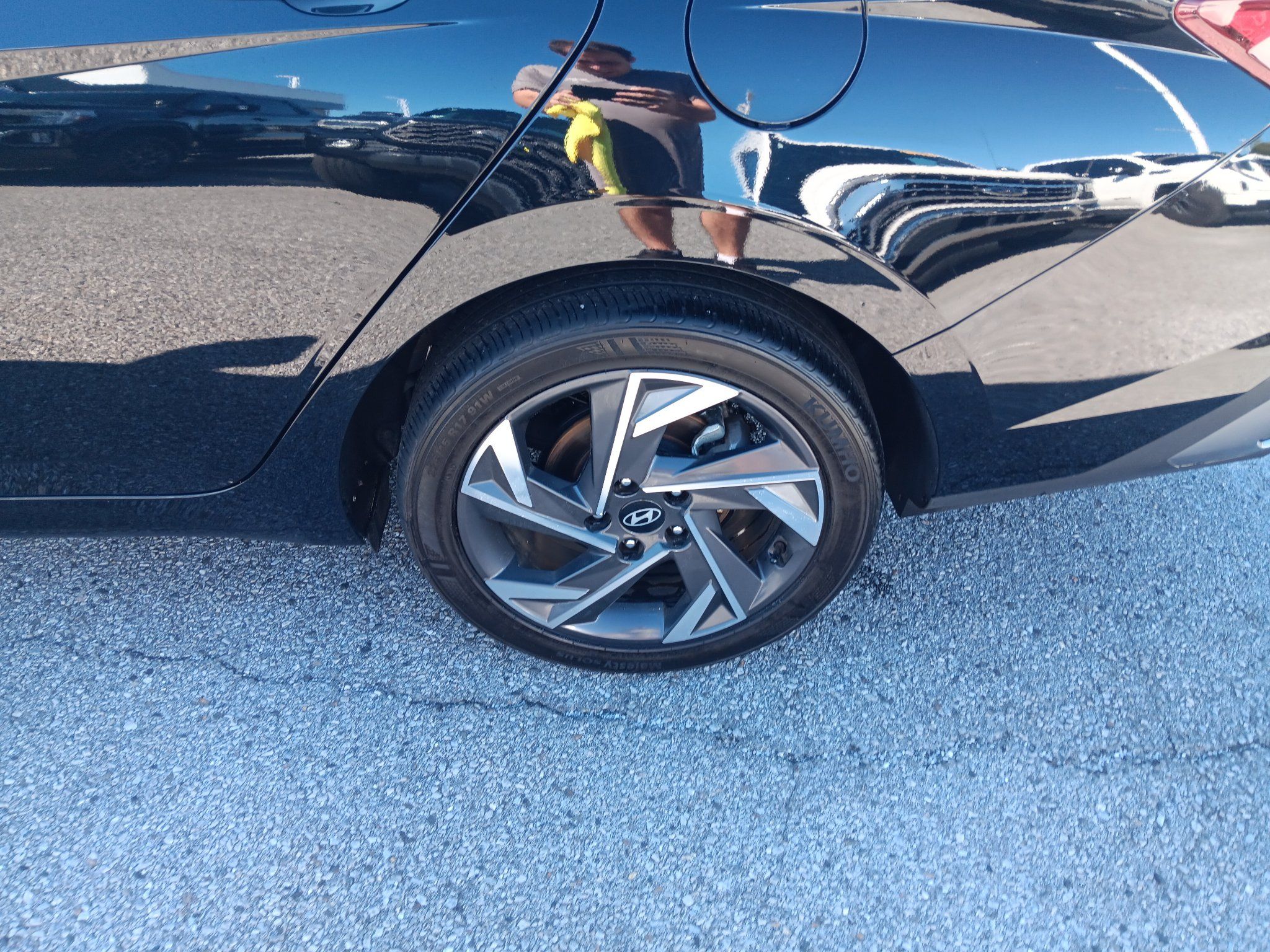 Used 2025 Hyundai Elantra Sport FWD image 4