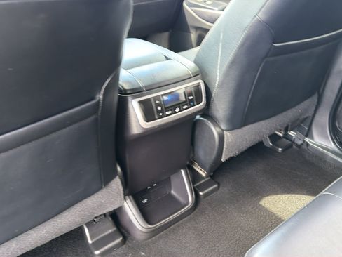 Used 2019 Toyota Highlander XLE AWD/4WD image 32