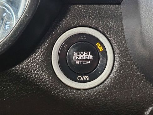 Used 2022 RAM 1500 Big Horn AWD/4WD image 36
