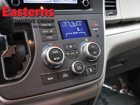 Used 2020 Toyota Sienna L FWD image 19