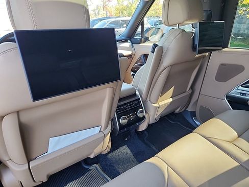 Used 2025 Land Rover Range Rover Long Wheelbase SE image 26