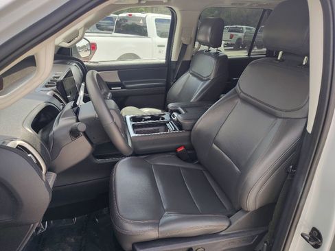 Used 2025 Ford Expedition Max Active AWD/4WD image 12