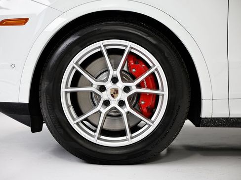 Certified 2025 Porsche Cayenne S AWD/4WD image 13