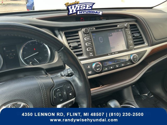 Used 2019 Toyota Highlander Limited Platinum AWD/4WD image 24