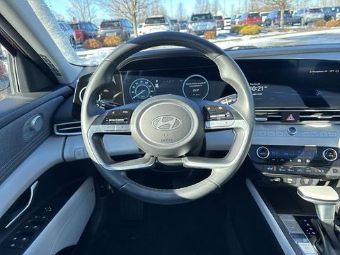 Used 2024 Hyundai Elantra Limited image 14