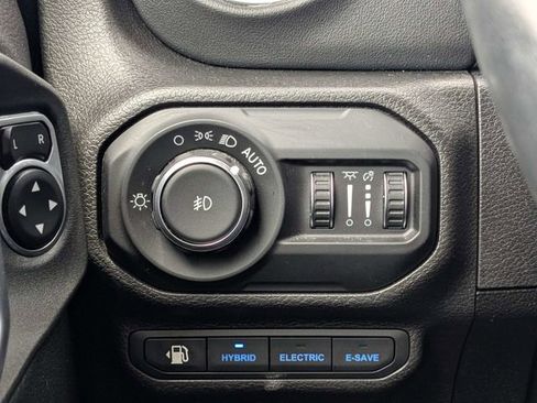 Used 2022 Jeep Wrangler Unlimited Sahara w/ Safety Group AWD/4WD image 18