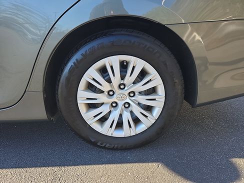 Used 2014 Toyota Camry L image 31