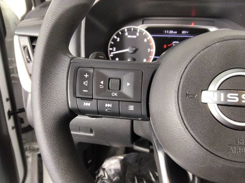 Used 2024 Nissan Rogue S FWD image 12