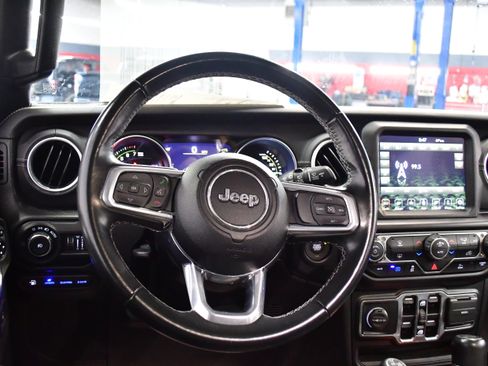 Used 2022 Jeep Wrangler Unlimited Sahara image 12