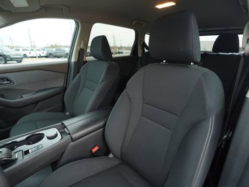 Used 2023 Nissan Rogue S image 64