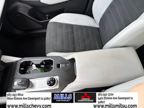 Used 2025 Mitsubishi Outlander SE FWD image 19