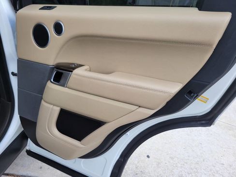 Used 2016 Land Rover Range Rover Sport SE image 26