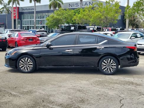 Used 2023 Nissan Altima 2.5 SV w/ SV Premium Package FWD image 11