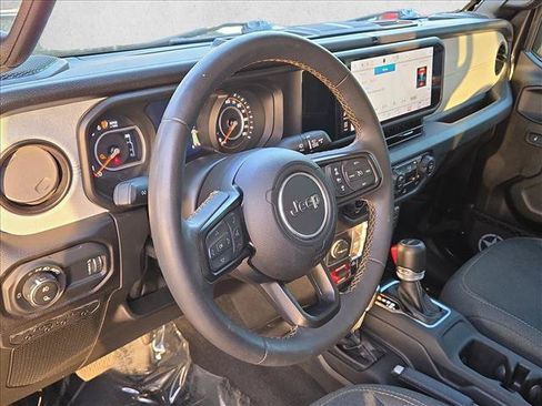 Used 2024 Jeep Gladiator Sport AWD/4WD image 9