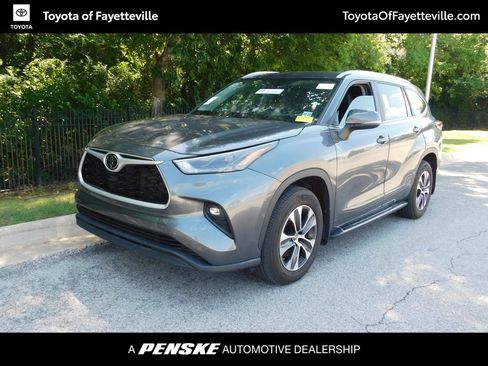 Used 2023 Toyota Highlander XLE AWD/4WD image 1