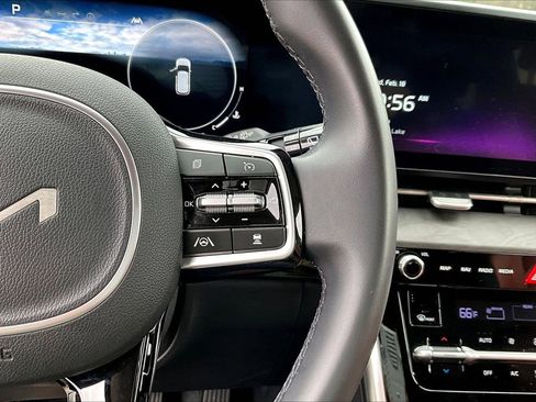 Used 2024 Kia Carnival SX image 31