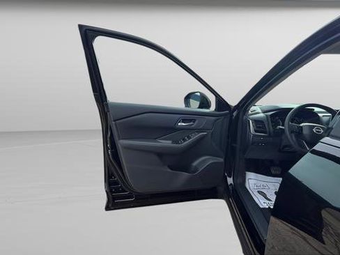 New 2026 Nissan Rogue SV w/ Cold Weather Package image 9