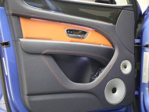 Certified 2024 Bentley Bentayga image 18