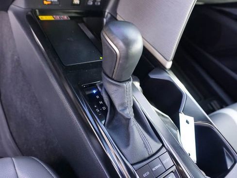 Used 2025 Toyota Camry SE w/ Convenience Package image 17