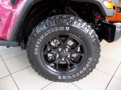 Certified 2024 Jeep Gladiator Sport image 8