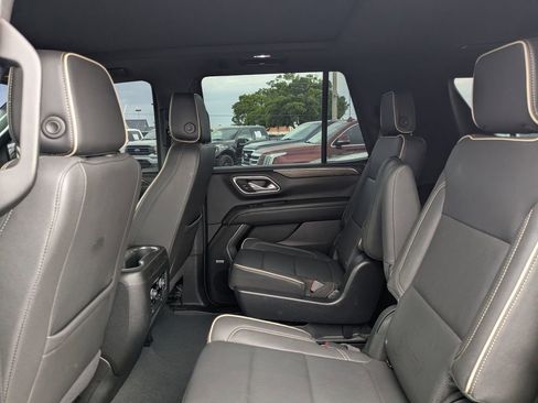 Used 2023 Chevrolet Tahoe Premier AWD/4WD image 12