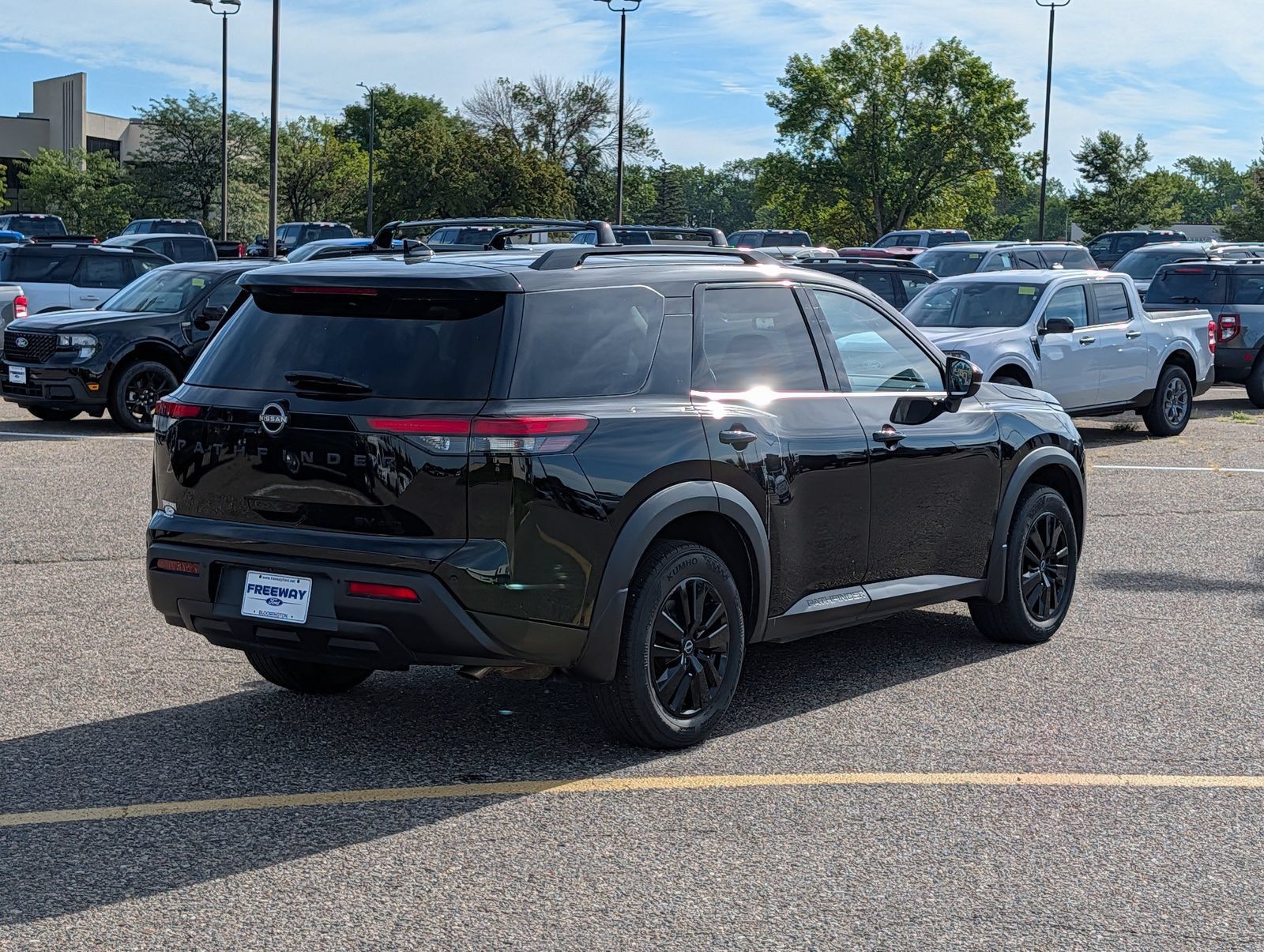 Used 2023 Nissan Pathfinder SV w/ Black Appearance Package AWD/4WD image 6