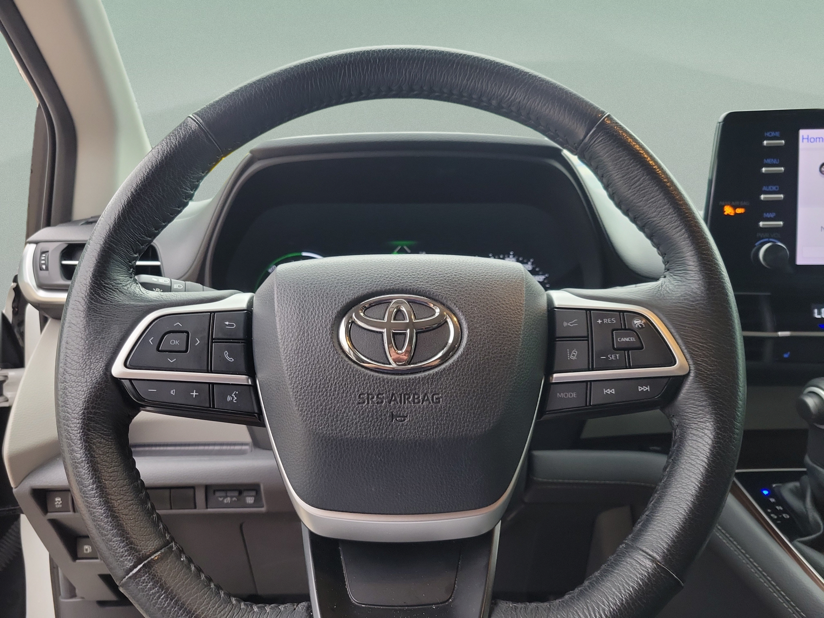 Certified 2024 Toyota Sienna XLE FWD image 12