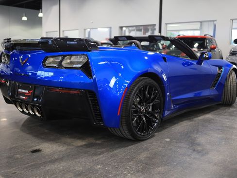 Used 2015 Chevrolet Corvette Z06 w/ 3LZ Preferred Equipment Group image 6
