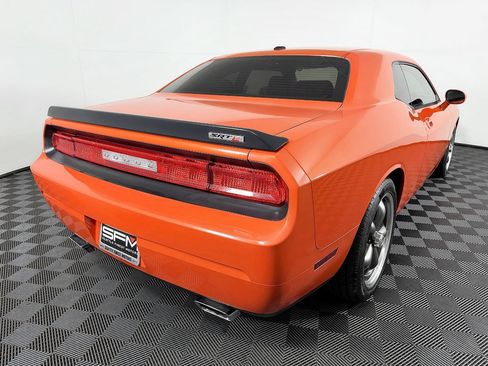 Used 2009 Dodge Challenger SRT8 w/ SRT Option Group II RWD image 9