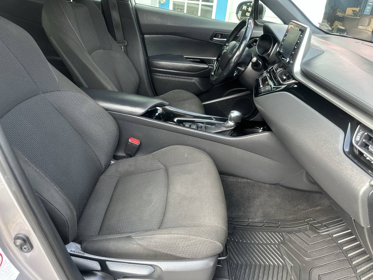 Used 2019 Toyota C-HR XLE FWD image 14