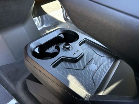 New 2026 BMW iX xDrive60 w/ Premium Package image 32