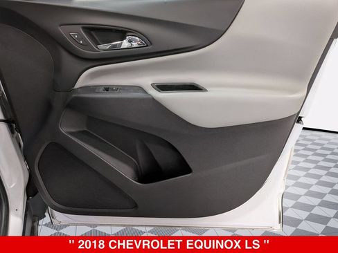 Used 2018 Chevrolet Equinox LS FWD image 31