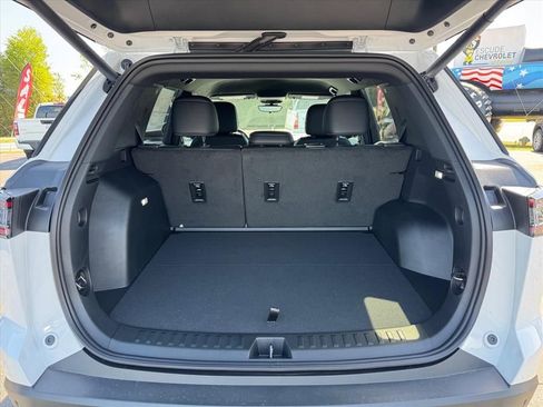 New 2026 Chevrolet Equinox LT w/ Convenience Package II AWD/4WD image 7