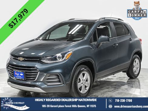 Used 2022 Chevrolet Trax LT w/ LT Convenience Package image 1