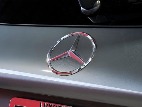 Used 2018 Mercedes-Benz GLC 300 4MATIC image 18