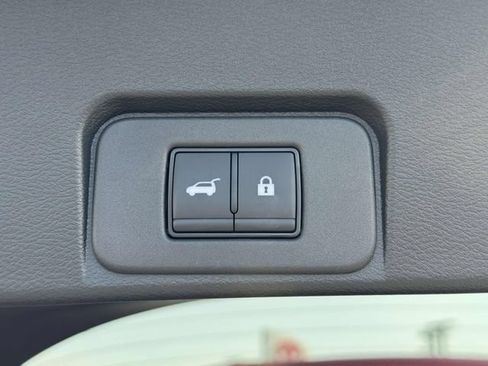 Used 2025 Nissan Rogue SV AWD/4WD image 11