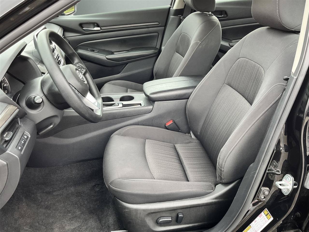 Used 2025 Nissan Altima 2.5 SV FWD image 16