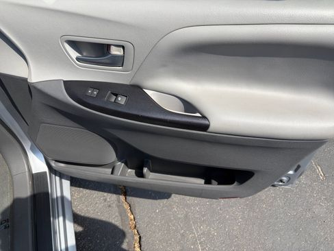 Used 2015 Toyota Sienna LE FWD image 27
