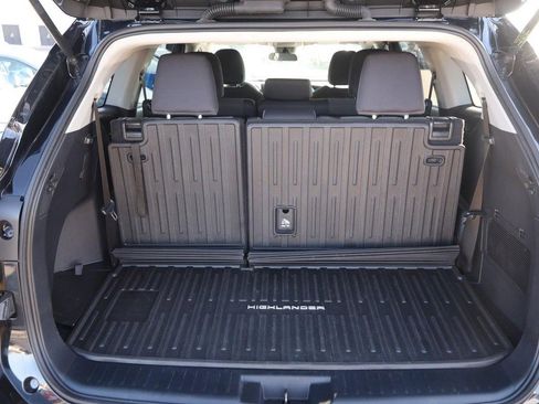 Used 2023 Toyota Highlander L image 7